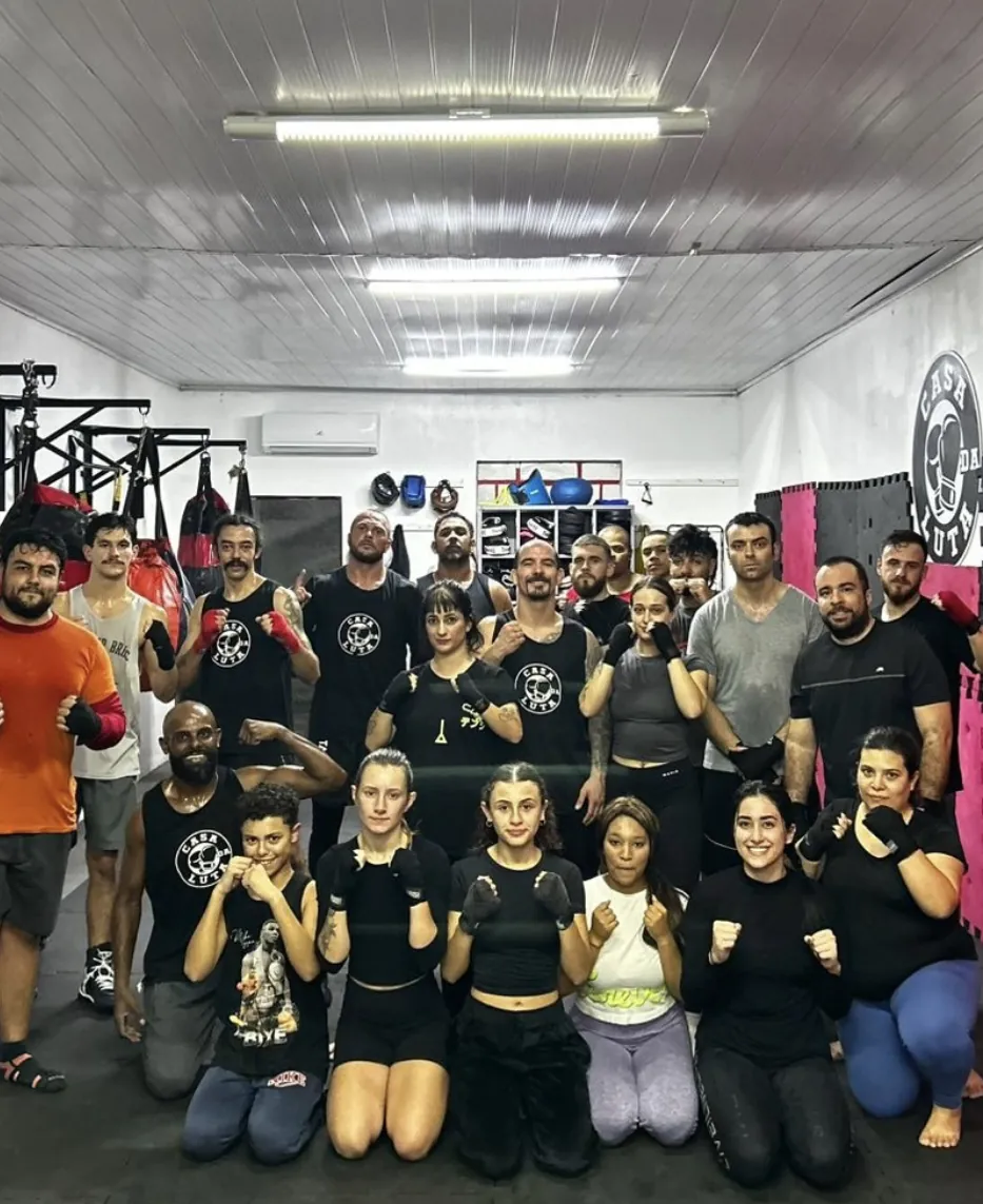Alunos e professores no tatame do CT
