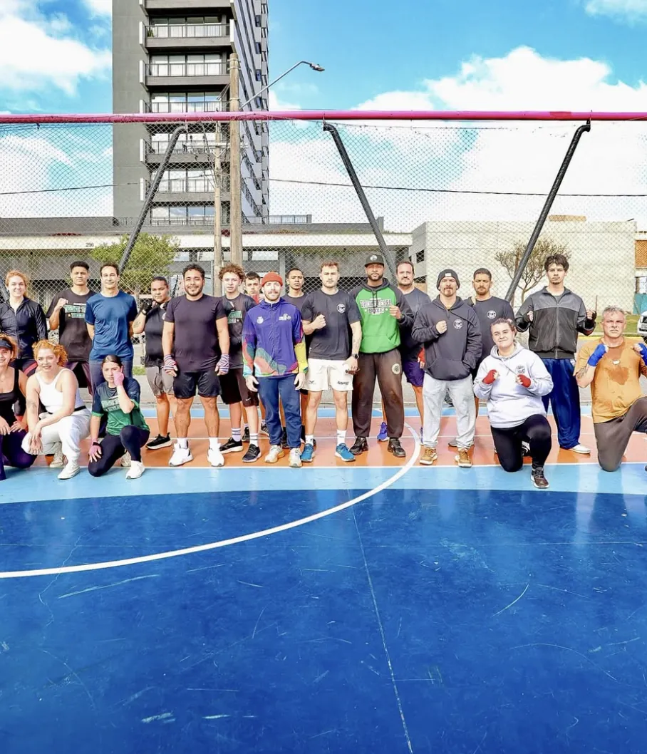 Turma reunida em treino ao ar livre